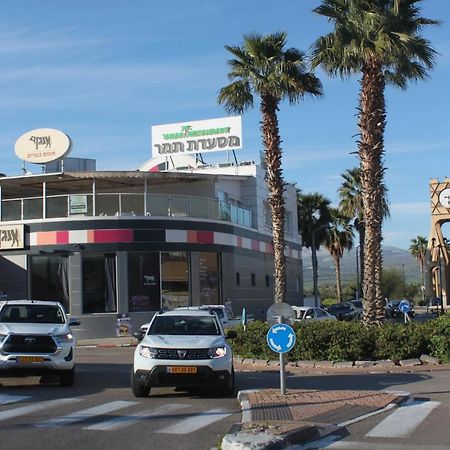 נוף הארבל עם חלון לכינרת Apartman Migdal Kültér fotó