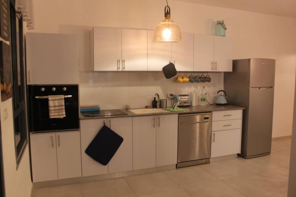 נוף הארבל עם חלון לכינרת Apartman Migdal Kültér fotó