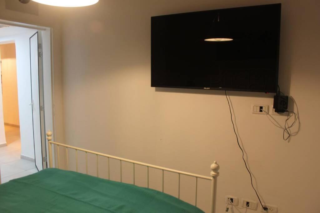 נוף הארבל עם חלון לכינרת Apartman Migdal Kültér fotó