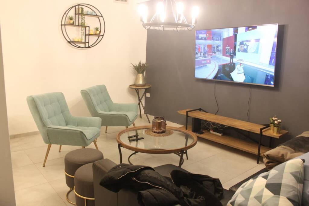 נוף הארבל עם חלון לכינרת Apartman Migdal Kültér fotó